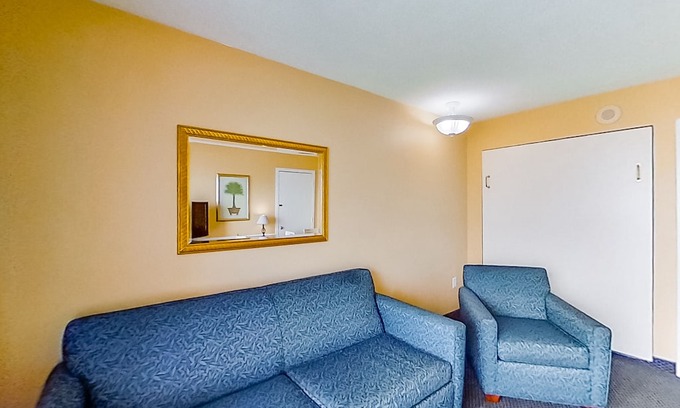 Myrtle Beach Condo | 18th Floor Oceanfront Snowbird Friendly Condo w/ Shared Pool/Hot Tub, AC, WiFi
