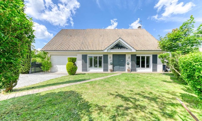 Lissieu House | 190 m² House ∙ 5 bedrooms ∙ 10 guests