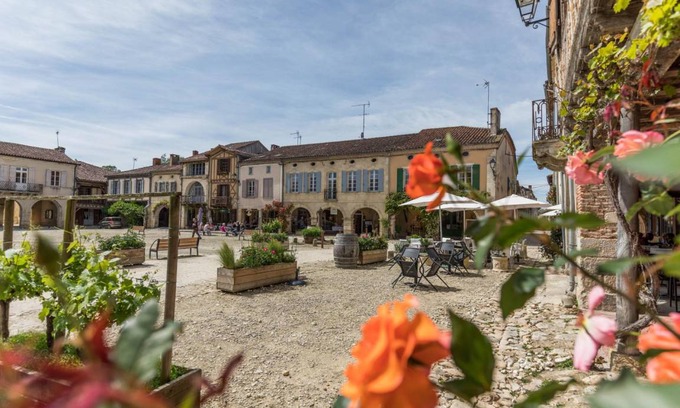 Labastide-dArmagnac House | 190 m² Gîte ∙ 4 bedrooms ∙ 8 guests