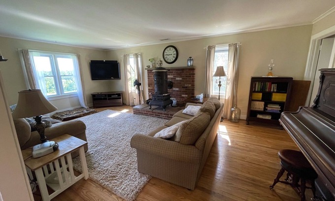 Canandaigua House | 1920's Farmhouse with antique charm and quiet comfort. Wineries, skiing, more!