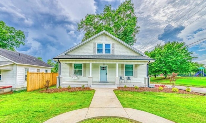 Sheffield House | 1920s Charm Meets Modern Luxury in heart of Shoals