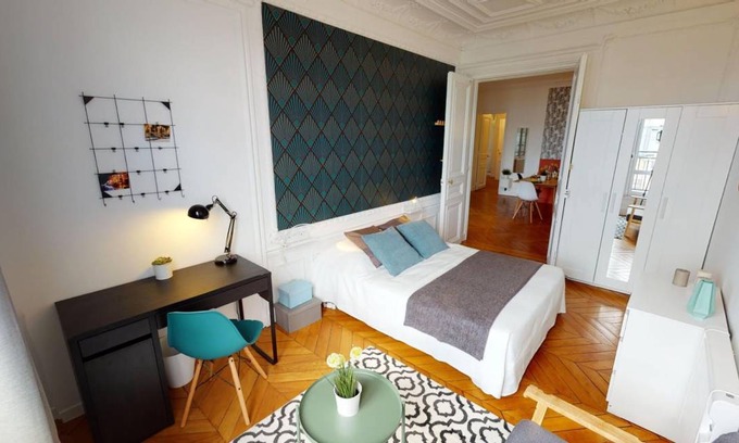 17th Arrondissement Resort | 193 m² Private room ∙ 1 bedroom ∙ 1 guest