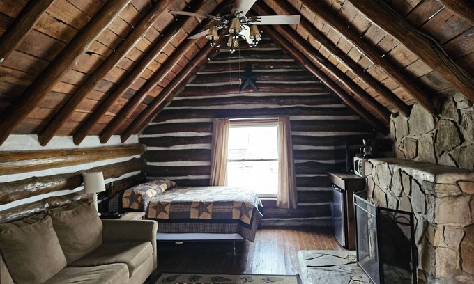 Markleysburg Cabin | 1930s and 40s cabins located in the heart of the Laural highlands. Cabin 4