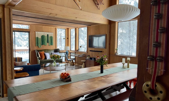 Alpine Meadows House | 1970s Alpine Chalet, "Bearadise" backs to creek, dog friendly, sleeps 14+