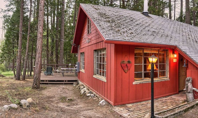 North Wawona Cabin | (1B) Heart of the Meadow at The Redwoods In Yosemite
