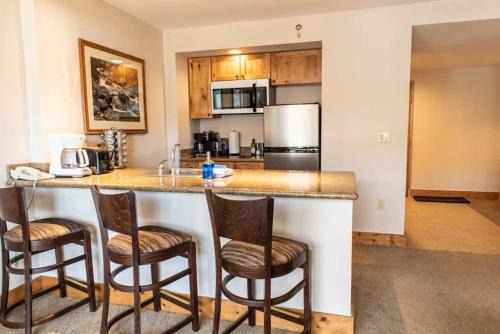 Crested Butte House | 1bd SUITE 504 Perfect Location with Pool and Hot Tub