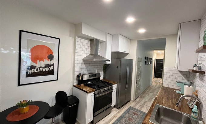 Little Armenia House | 1BD w AC & Updated Kitchen + BBQ