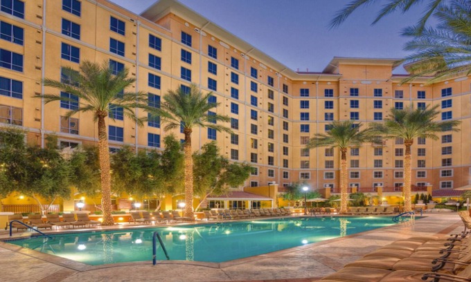 Las Vegas Condo | 1Bed Las Vegas - Bar, Pools, Hot Tubs, & Theater!