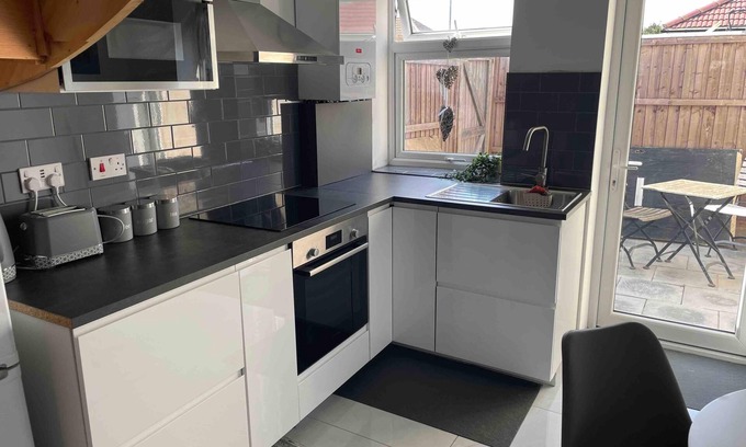 Eltham West House | 1bedhouse- London-sleeps 4- Close to Attractions