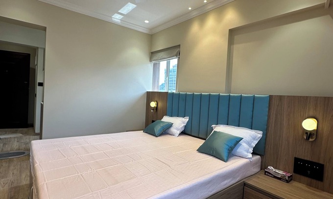 Bandra East Apartment | 1BHK Oasissta : Centrally Located with All Essentials 5 mins from Bandra