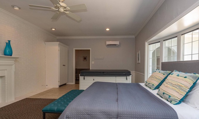 Nashville Hotel | 1BR, 1BA Luxury Hot tub Suite