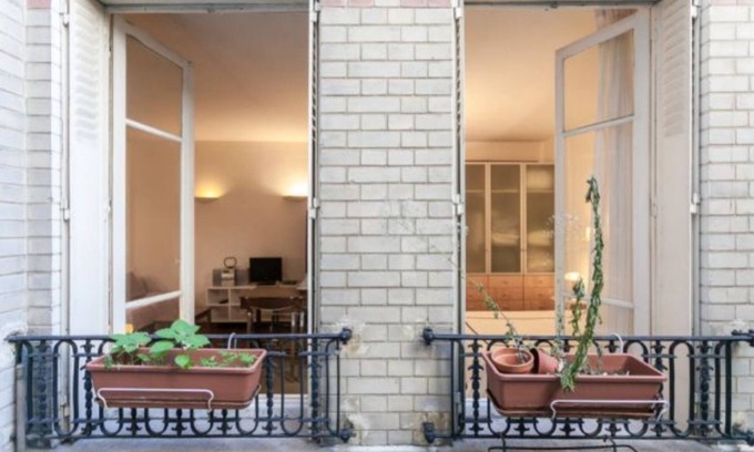 Quartier de l'Ecole-Militaire Apartment | 1br apartment on Blvd LaTour Maubourg with patio