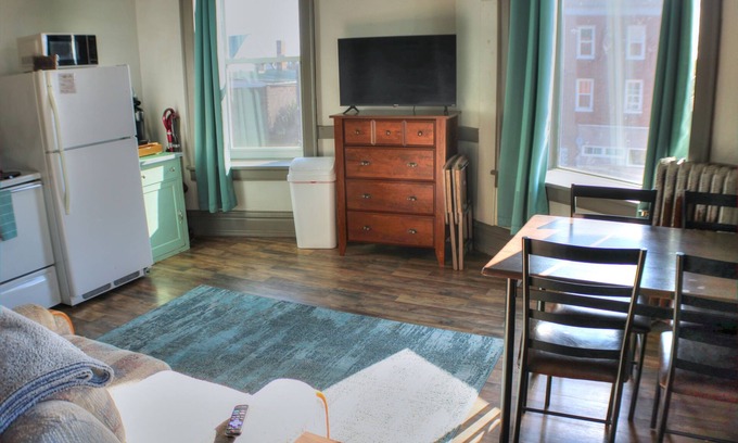 South Range Apartment | 1BR Apt Near MTU, Houghton & Keweenaw w/Full Amenities Close to Dining & Bars
