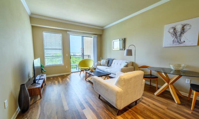Cityplace Apartment | 1BR Executive Suite With Pool, Gym & Fast Wi-Fi By ENVITAE