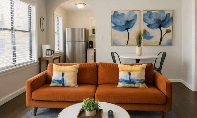 Hyde Park Apartment | 1BR in Prime Hyde Park Apt