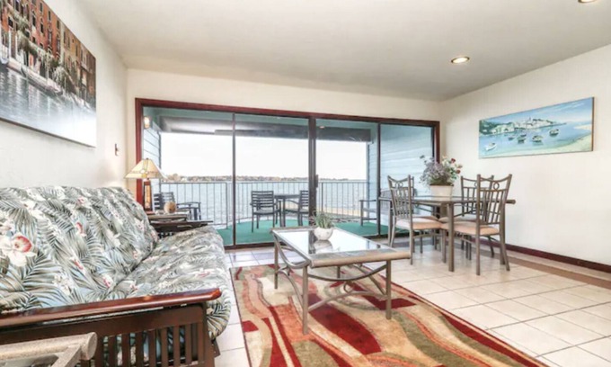 Seven Coves Condo | ☘1BR❤️InSuite Jacuzzi☀️Waterfront⛱Sunrise Balcony⭐