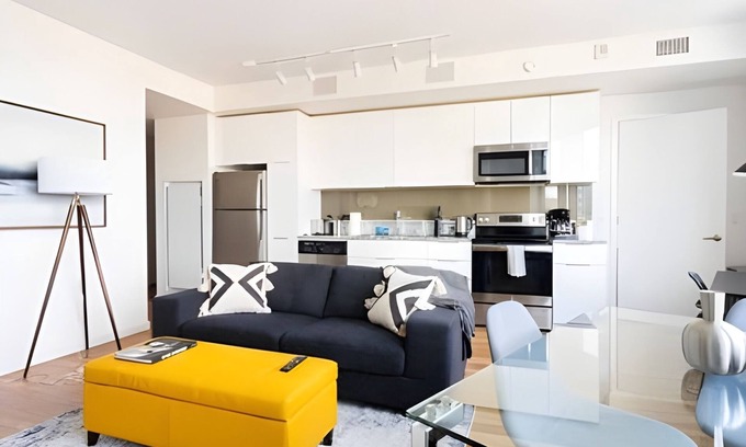 West Bellevue Apartment | 1BR | Pool, Gym, Rooftop | Bellevue | Sophari A