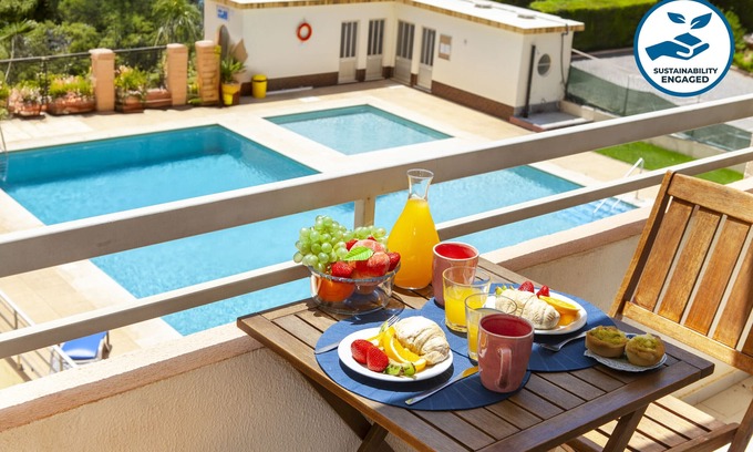Praia da Rocha Apartment | 1BR Sea View w/Pool – 200m from the Beach