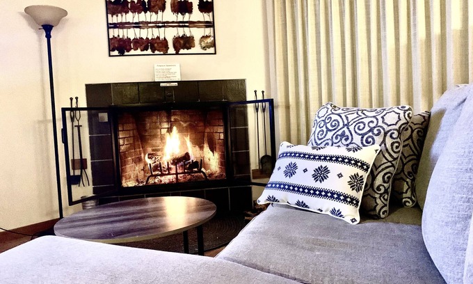 Central Vermont- Killington Condo | ⛷ 1BR Ski-Home Condo. Pool/Hot Tub/Sauna. Short walk 2 lifts, golf, hikes.