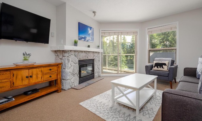 Upper Village House | 1BR Ski-in and ski-out access by Harmony Whistler