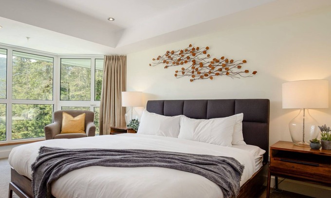 Blackcomb Condo | 1BR Ski In / Ski Out Modern Condo w/ Pool & Hot Tub by Harmony Whistler