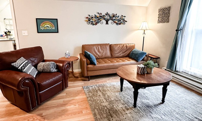 Cliff - Cannon Apartment | 1BR Upstairs / Pets OK / Hot tub!