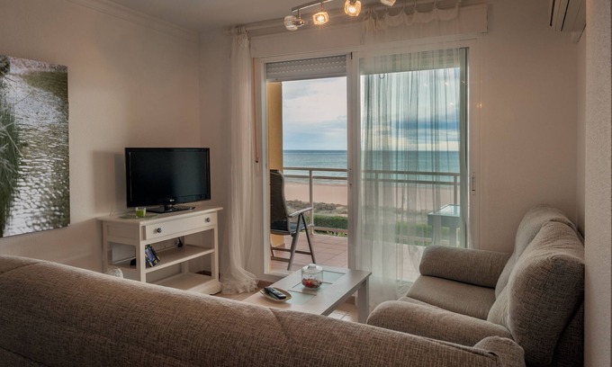 Xeraco Beach Apartment | 1st line with terrace and sea views (solmar)