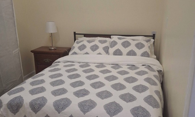 Herndon Apartment | 2.1 mi to Reston hospital, 1.5 mi to Metro private entrance/space and quiet