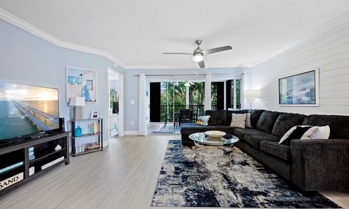Jupiter Condo | 2/2 Condo Steps from the Beach