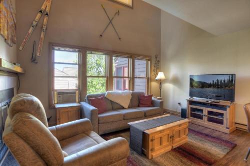 Durango House | 2 2 Ferringway 33