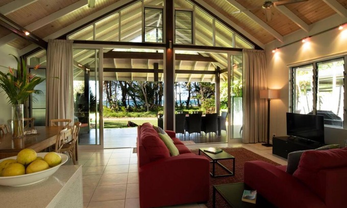 Mission Beach Apartment | 2/24 Donkin - Luxury - Absolute Beachfront