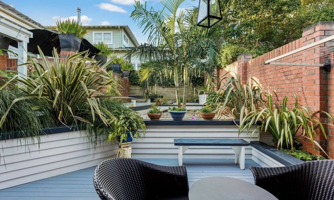 Epsom House | 2/32 Ferryhill Road, Epsom, Auckland 1023, New Zealand