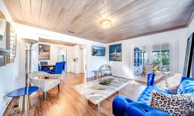 Del-Ida Park Historic District House | 2 BD Historic Delray Beach Cottage walk to the Ave