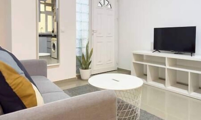 Terra Branca Apartment | 2 bdr cozy apt in Terra Branca, Free Wifi - LCGR