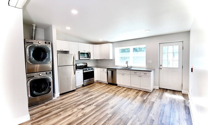 Roxborough-Manayunk Apartment | 2 Bdrm Apt w King Size Bed, 3 Work Desk, & More in welcoming Philadelphia!