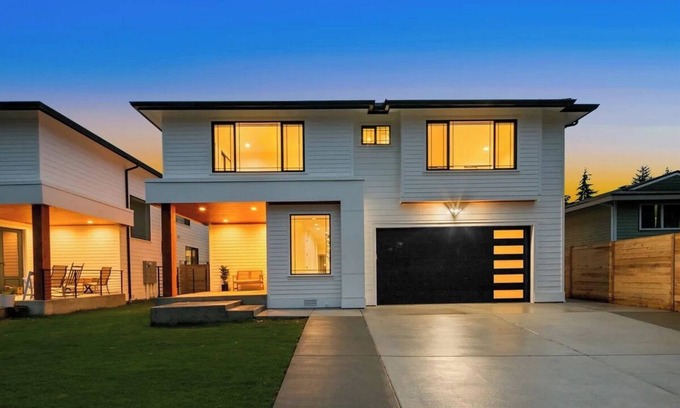 Federal Way House | 2 BDRM Modern Meets Cozy in Federal Way