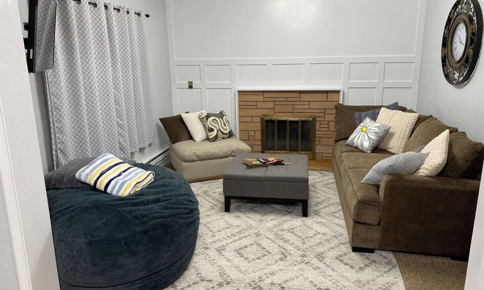 Richfield House | 2-Bed, 1-Bath Quiet Home near MTB trails, city parks, ATV Trails, National Parks