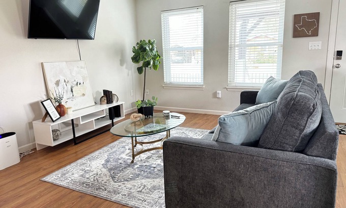 Spring House | 2 bed 2 bath Modern Farmhouse in Old Town Spring