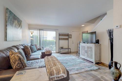 South Scottsdale House | 2 Bed 2 Bath Vacation home in Scottsdale