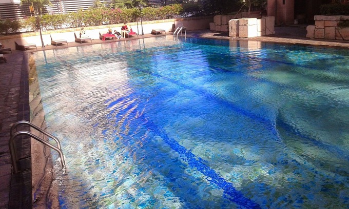 Bangkok Central Business District Apartment | 2 bed 2 bath modern city center ground floor apartment. Free wifi, gym and pool