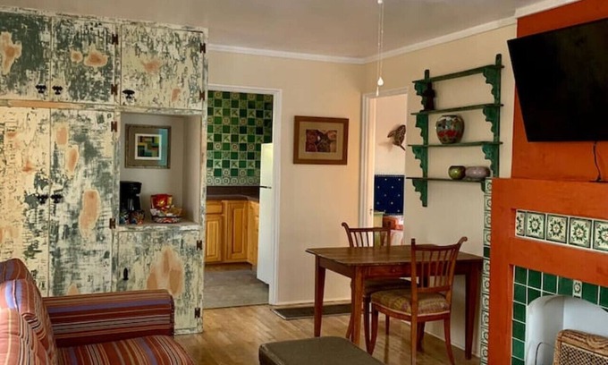Las Cruces House | 2 bed and pullout sofa kids and dogs welcome