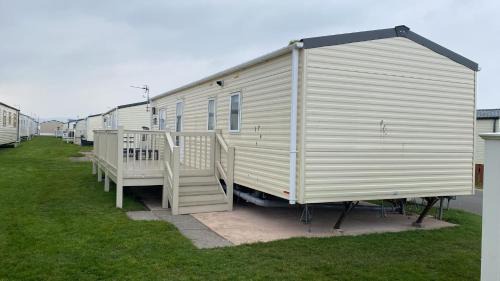Kinmel Bay Resort | 2 Bed Caravan For Hire at Golden Sands in Rhyl
