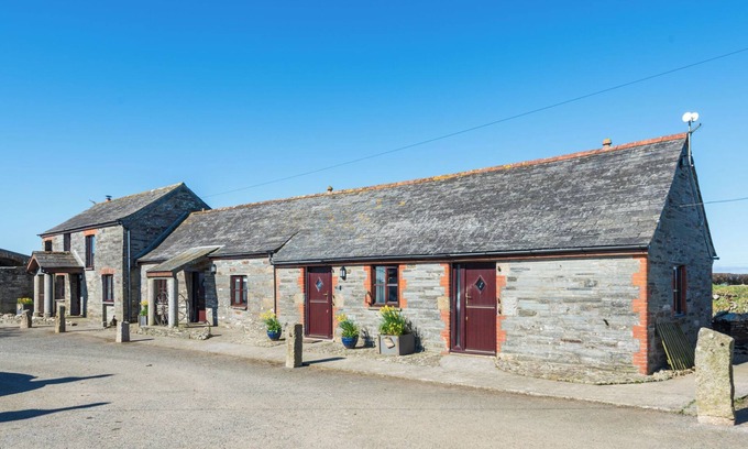 St Teath Cottage | 2 Bed cottage, original exposed beams. Pet friendly - 5 mins to nearest beach.