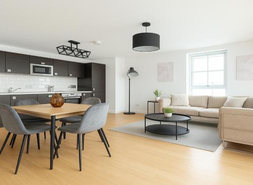 Dalston Apartment | 2 Bed Flat with Balcony in Dalston