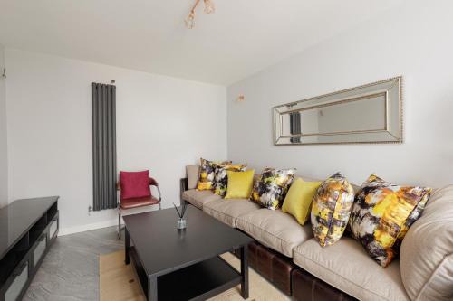 Chase Apartment | 2-Bed Flat with Free Parking by Lee Valley Park