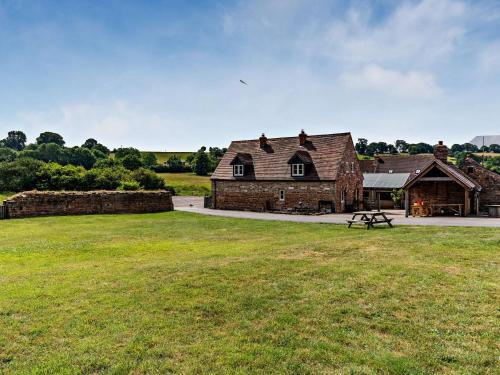 Giltbrook House | 2 Bed in Newthorpe 47031