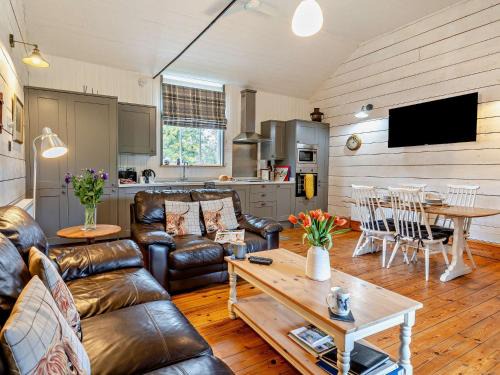 Pantygelli House | 2 Bed in Pantygelli BN246