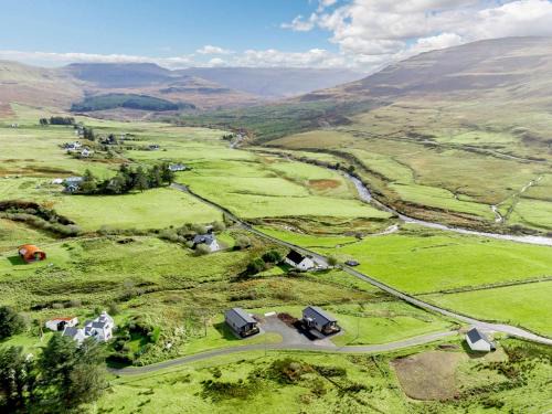 Glenhinnisdal House | 2 Bed in Portree 87578