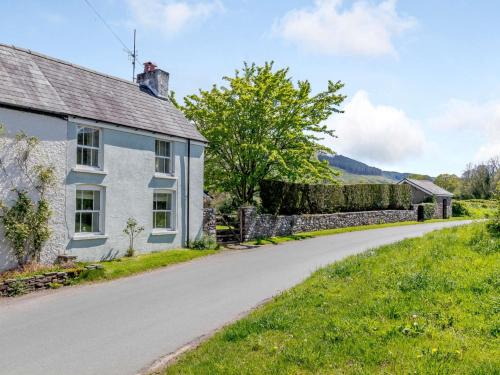 Llanfihangel Tal-y-llyn House | 2 Bed in Talybont-on-Usk BN249