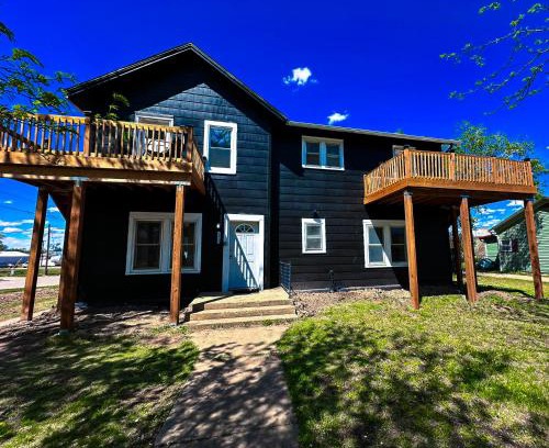 Russell House | 2 Bed1bathkitchengrillfirepit-sleeps 6pp